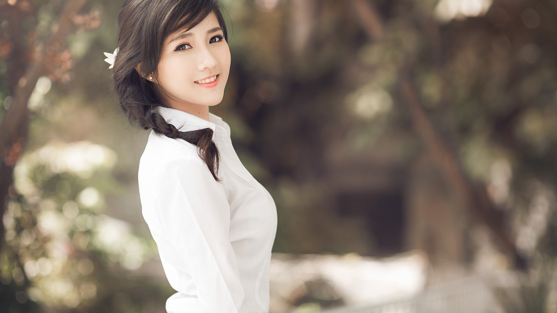Popular Cute Girl Wallpaper
