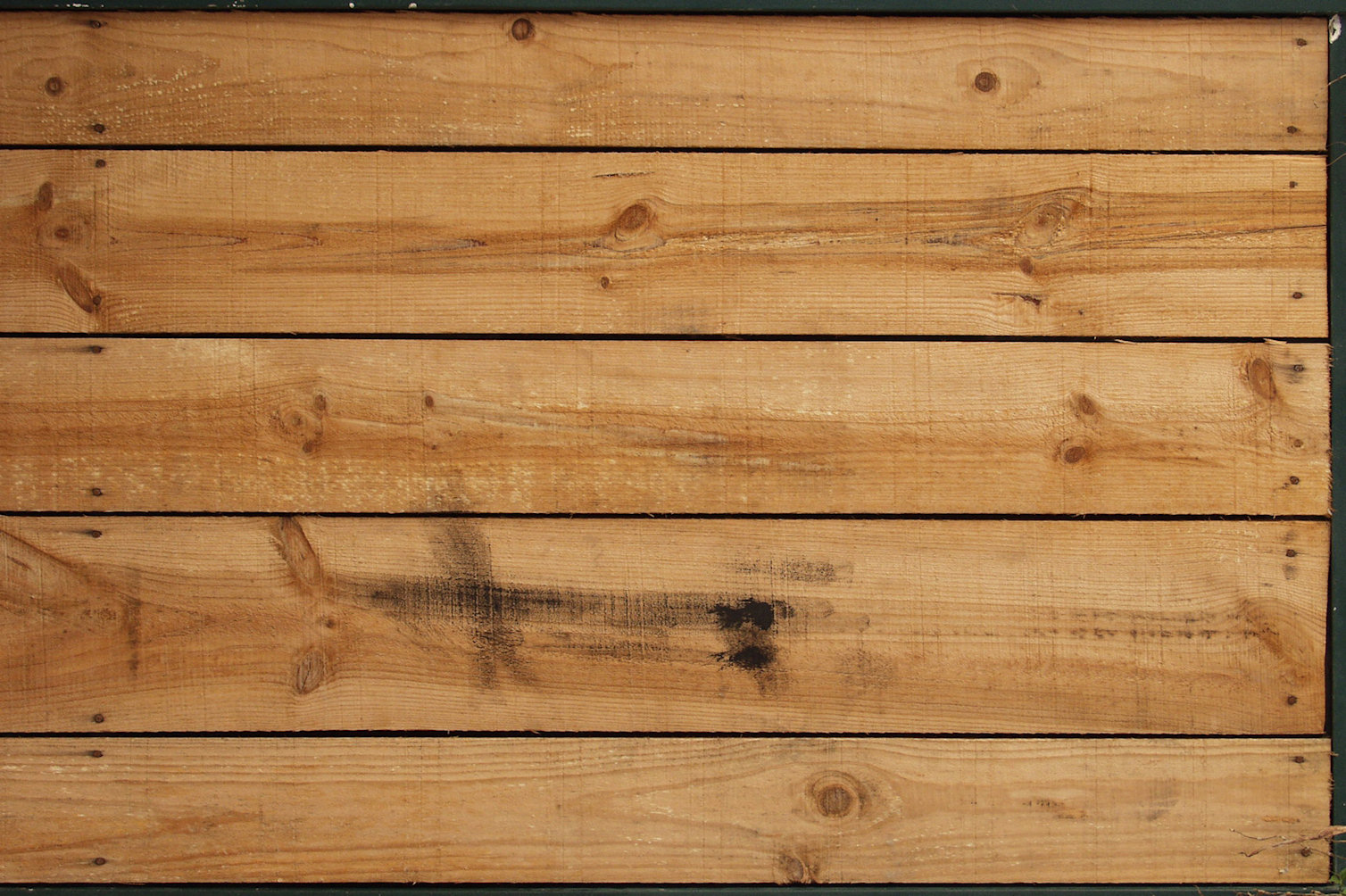 Mẫu vân gỗ nằm đem lại cảm giác gần gũi và tự nhiên. Với các chi tiết vân gỗ liên tục, nó tạo nên một không gian ấm áp và mộc mạc cho bất cứ dự án nào. Hãy lắng nghe tiếng rít từ những chi tiết gỗ và tận hưởng sự tự nhiên của mẫu vân gỗ nằm này.