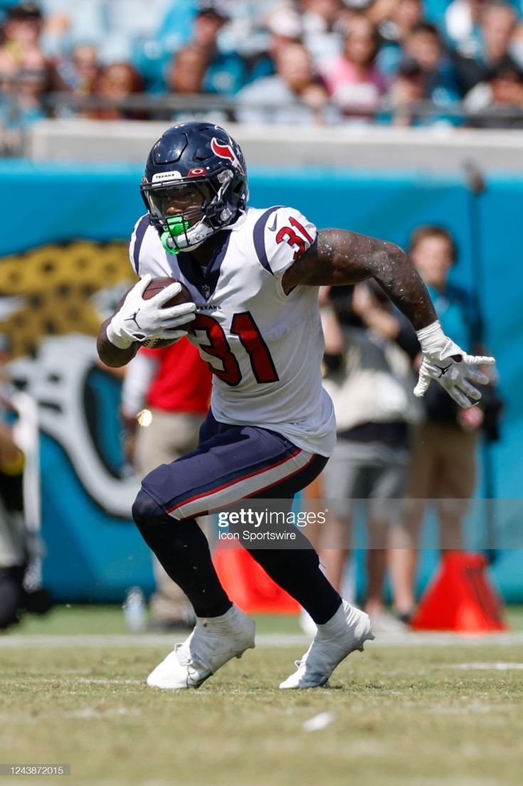 Houston Texans Running Back Dameon Pierce Runs With The Ball During Wallpaper