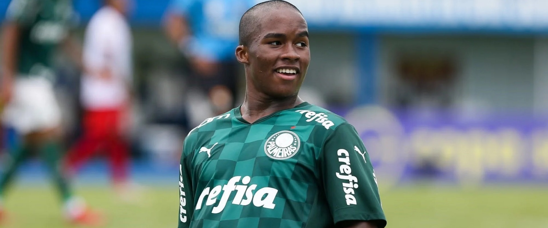 Endrick Felipe in action during a Palmeiras match