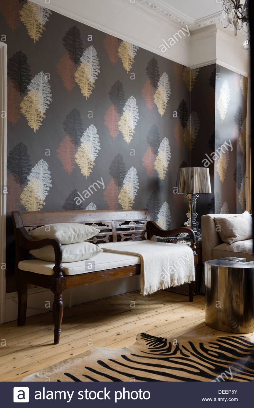 Free download Leaf motif wallpaper with metallic accents in eclectically [865x1390] for your