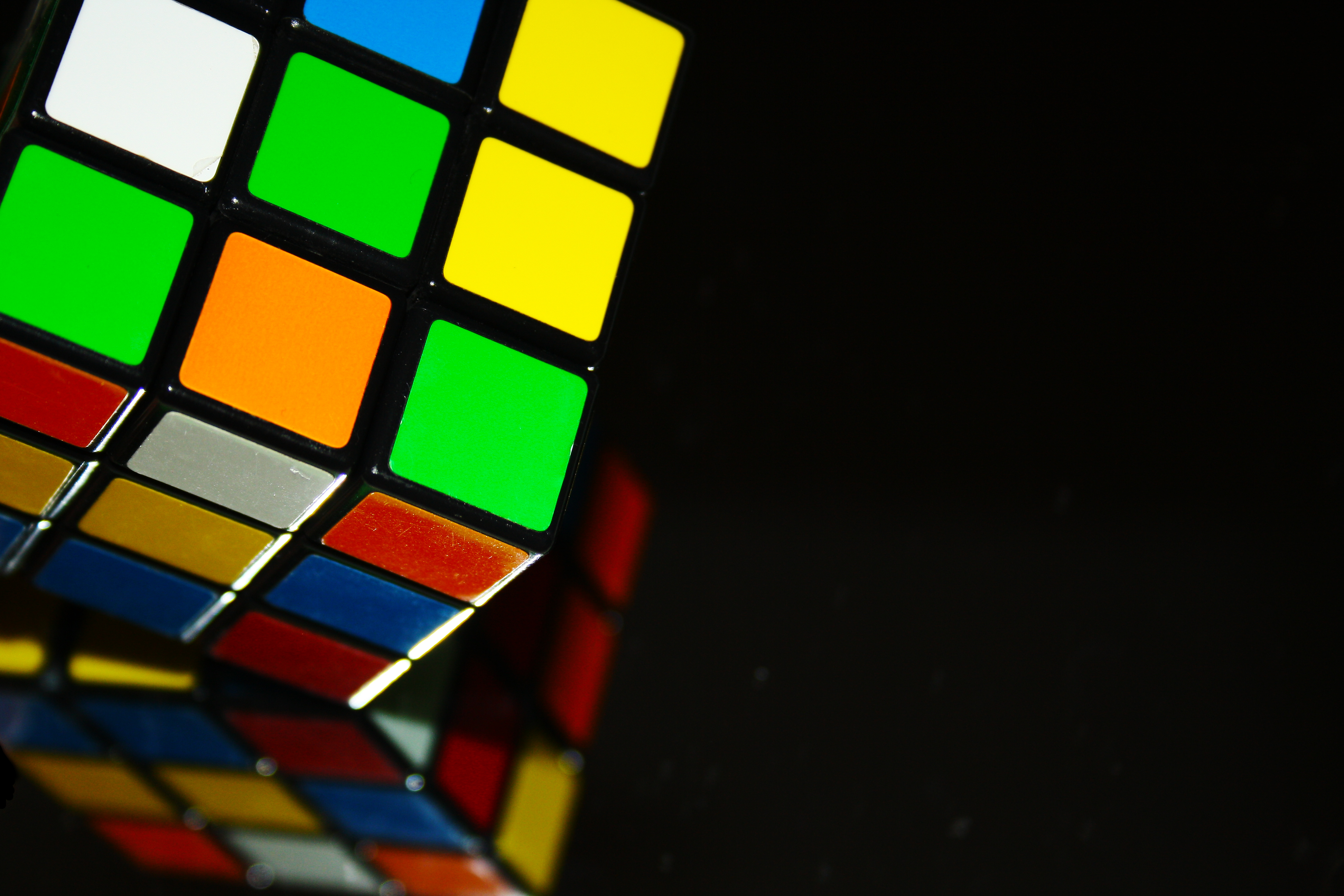 Rubik Cube by Travasata 3888x2592