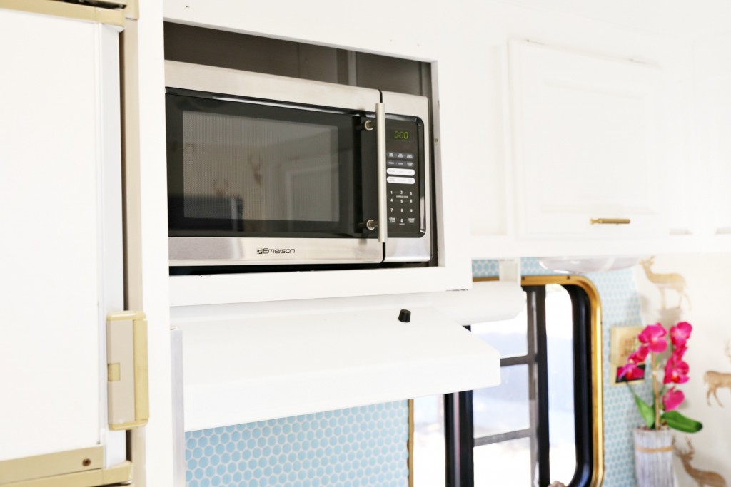 Free download the ceiling right over the wallpaper right over the