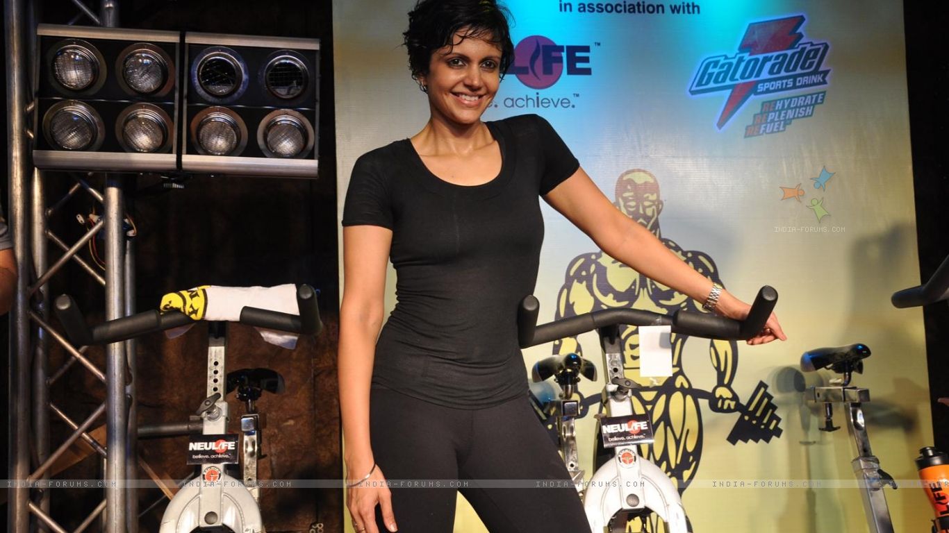 Mandira Bedi Golds Gym Super Spin Cycling Challenge Wallpaper Size