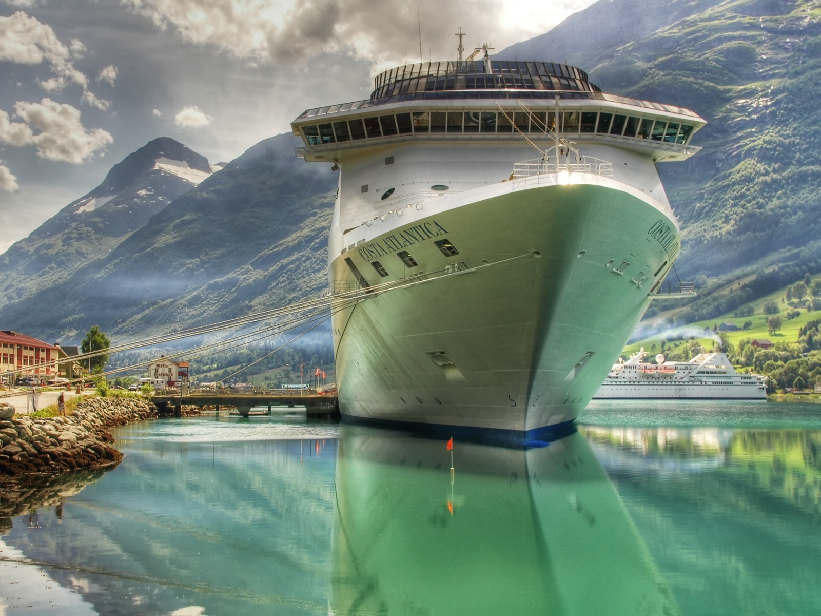 Cruise Ship Wallpapers Anchored Cruise Ship Myspace Backgrounds 1600x1200