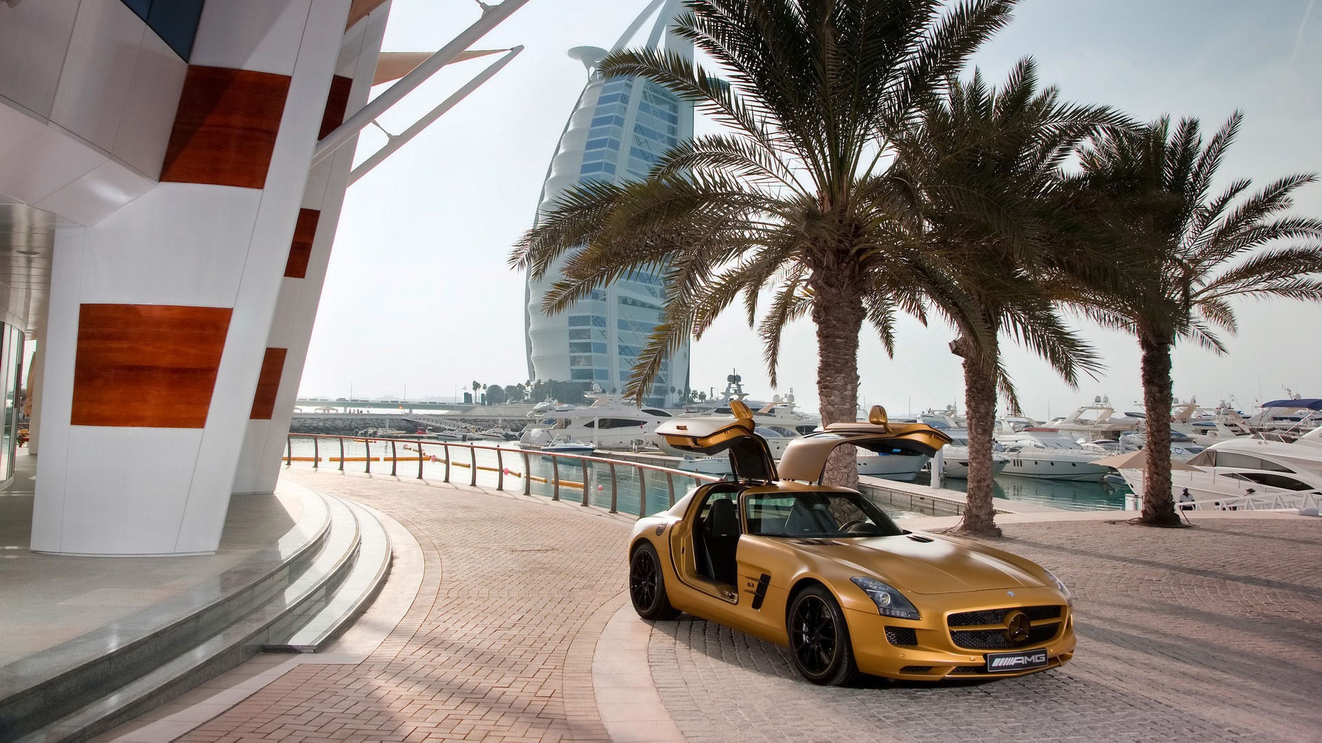 Dubai - thiên đường của những tòa nhà cao tầng, bãi biển đẹp nhất và sự xa hoa đích thực. Cùng ghé thăm thủ đô của Các tiểu vương quốc Ả Rập thống nhất và cảm nhận sự lộng lẫy của nó thông qua hình ảnh du lịch Dubai. 