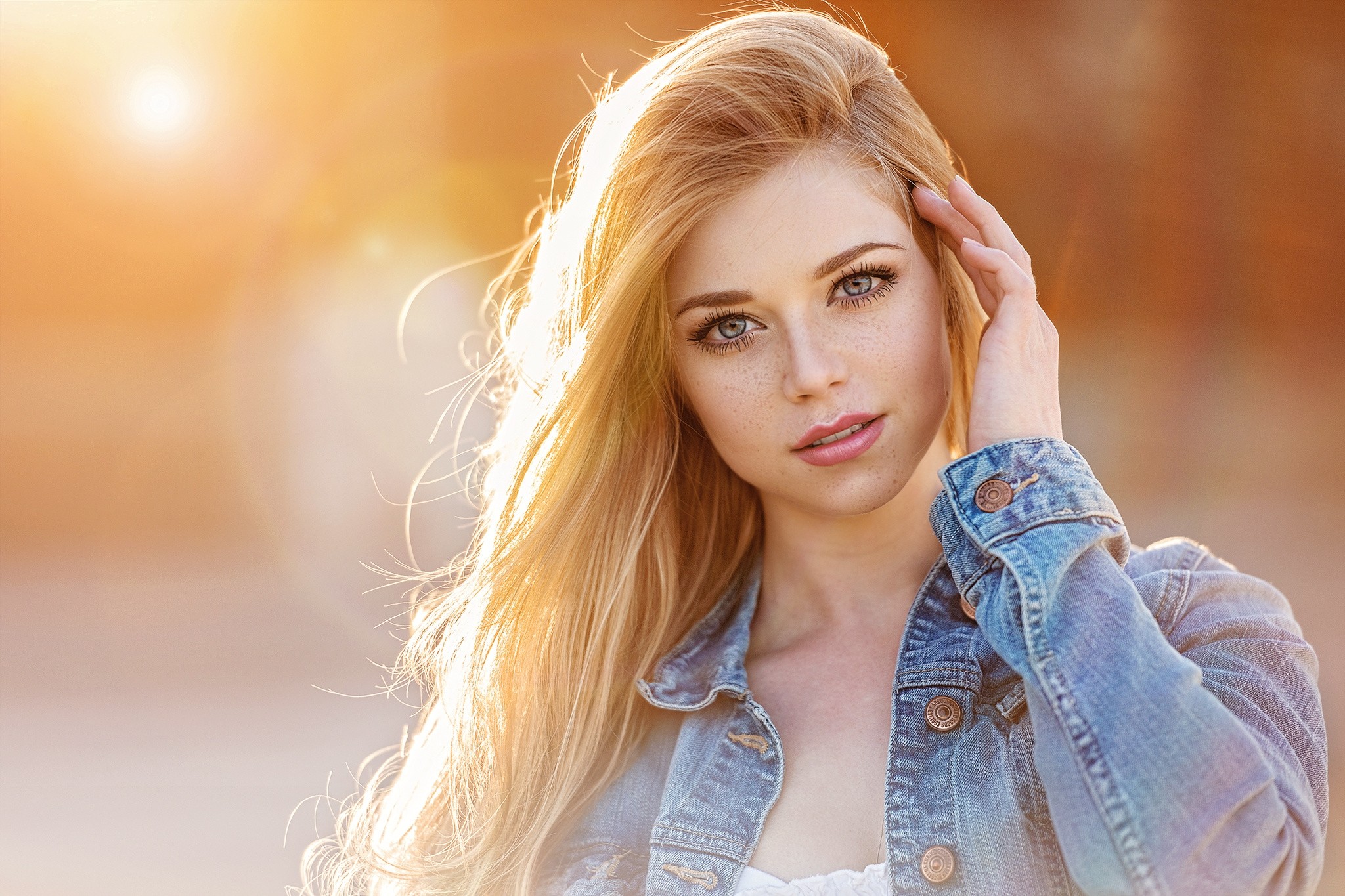 Sunny Blue Eyes Wallpaper