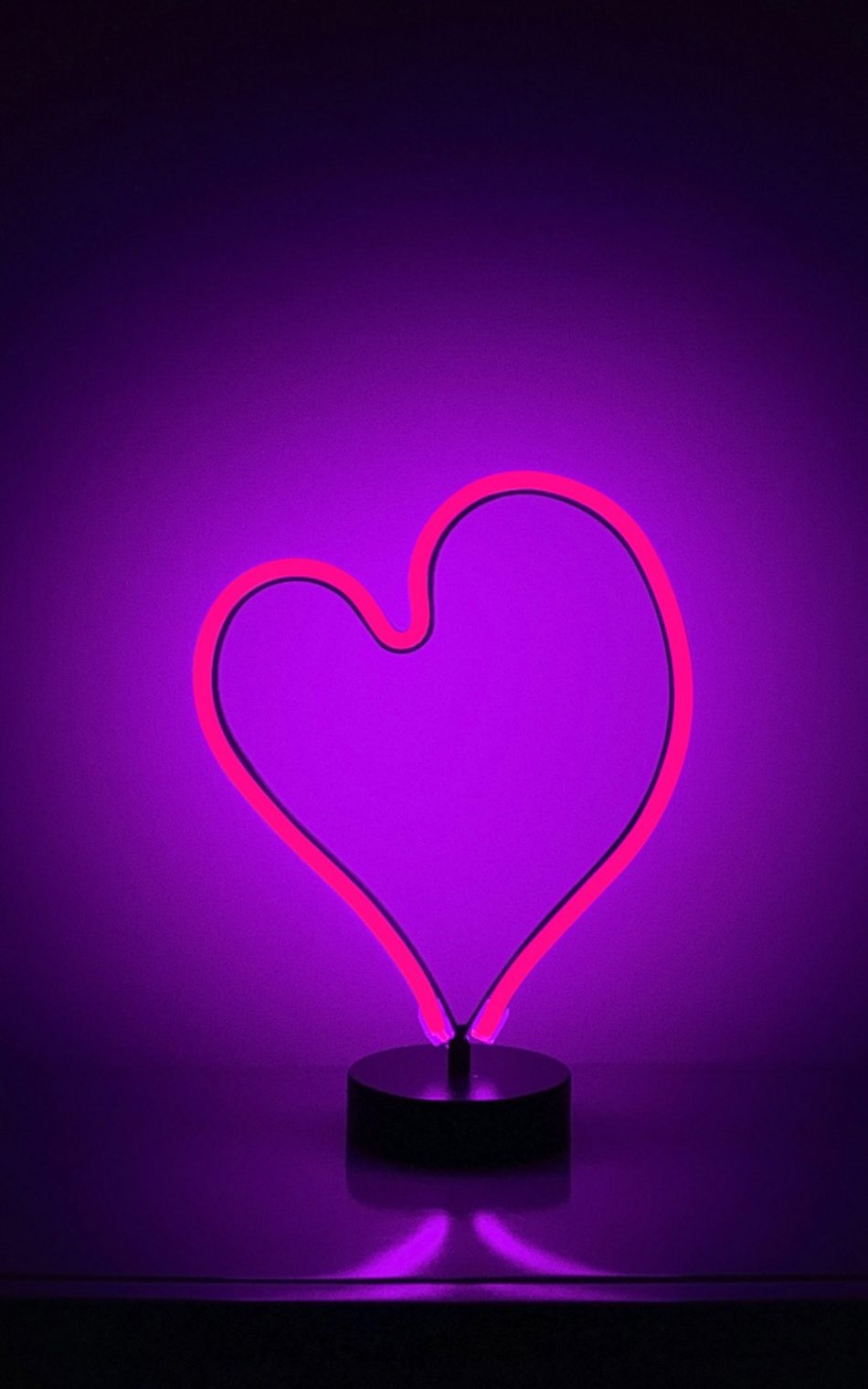 Heart Shape Neon Backlight Pure 4k Ultra HD Mobile