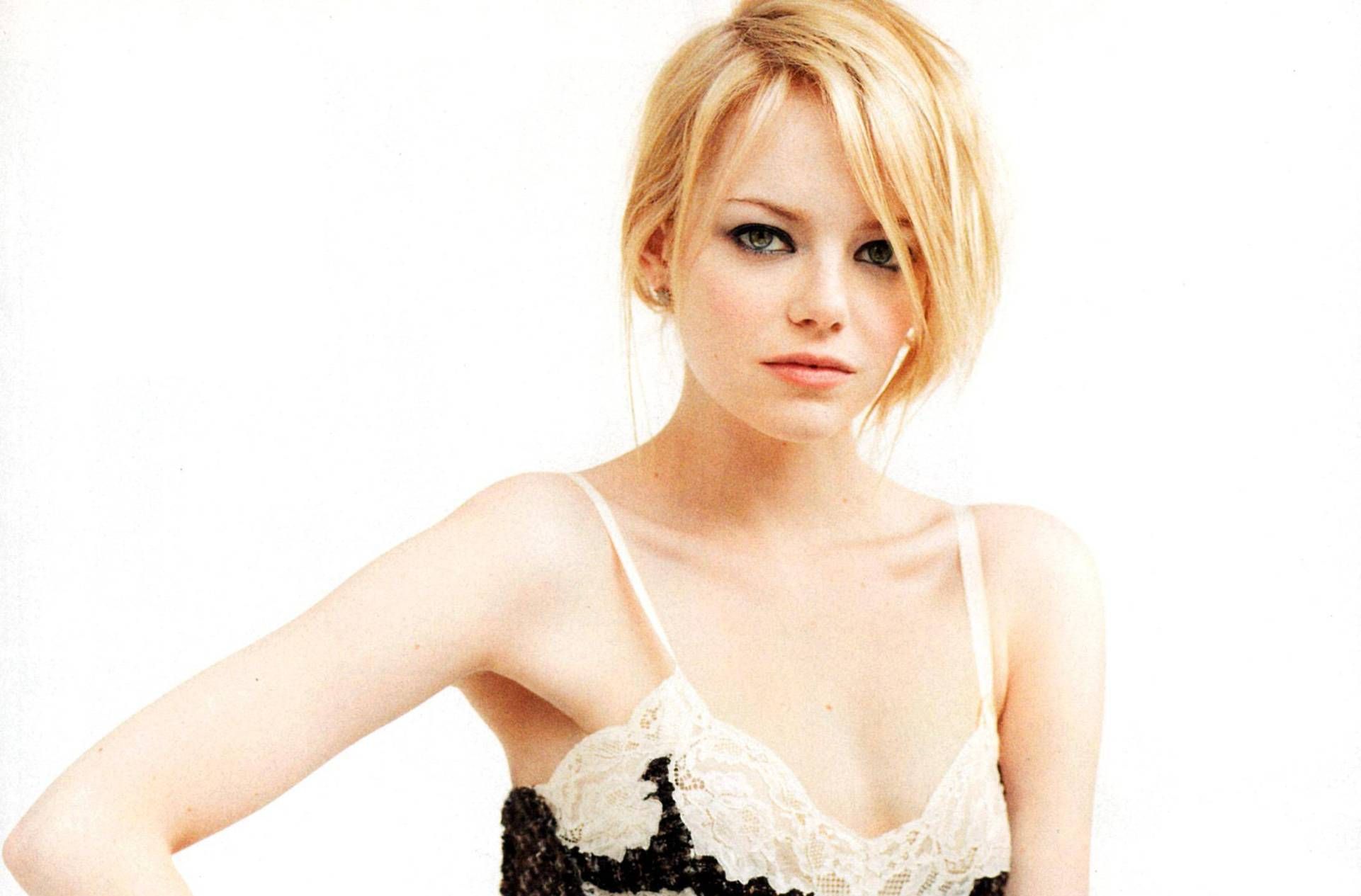 Emma Stone Sexy Wallpaper S House In Beverly