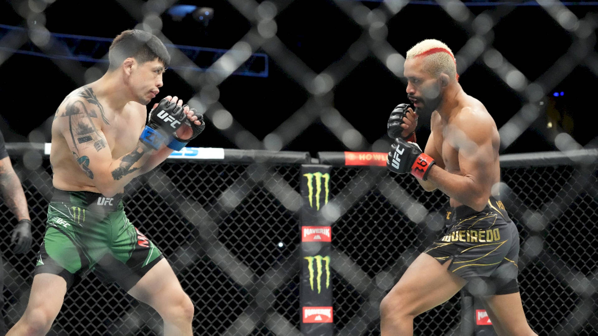 Ufc Fighter Deiveson Figueiredo In Action Against Brandon Wallpaper