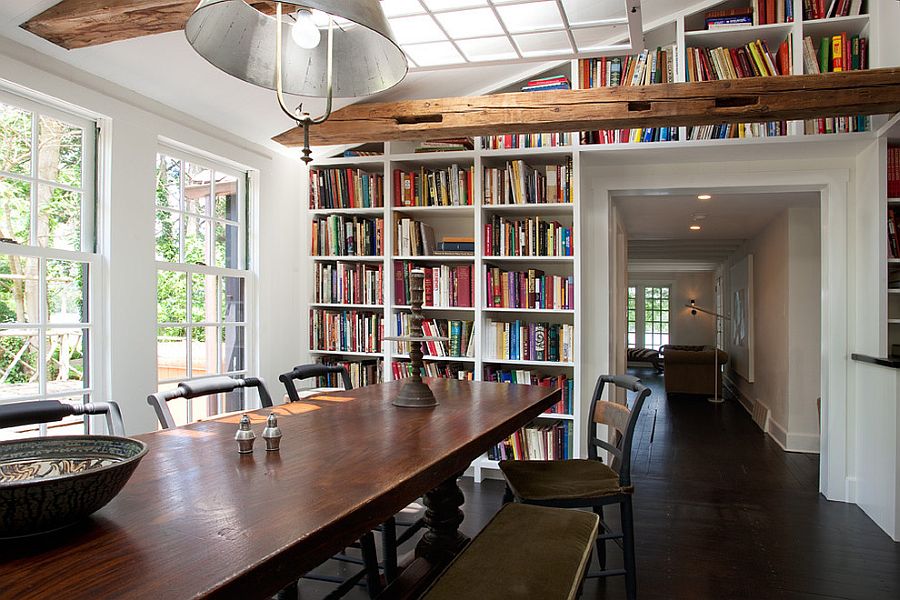 style dining room with built in bookshelves in the background [Design 900x600