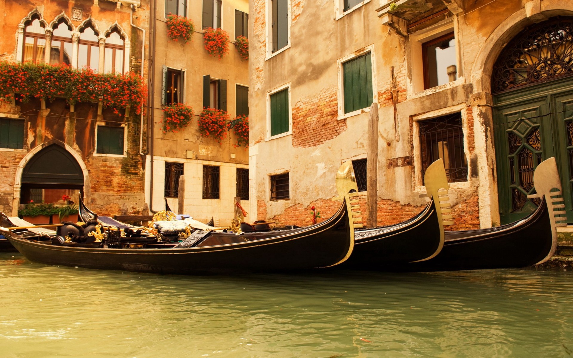 Venice Gondola At Night Wallpaper