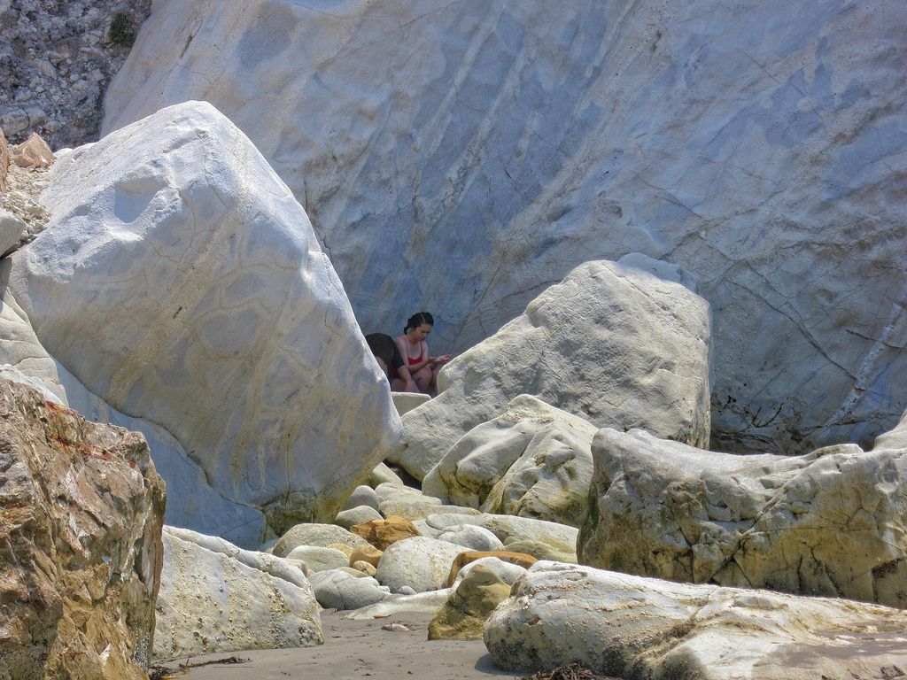 Sunbathers On The Rocks Beach Wallpaper By Viejito Travel
