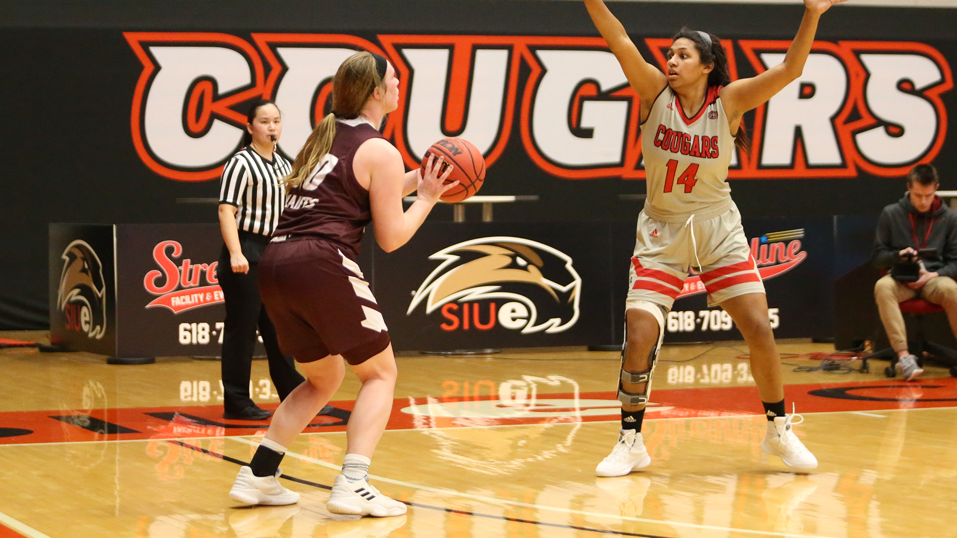 Big First Half Not Enough For Women S Basketball In Loss At Siue
