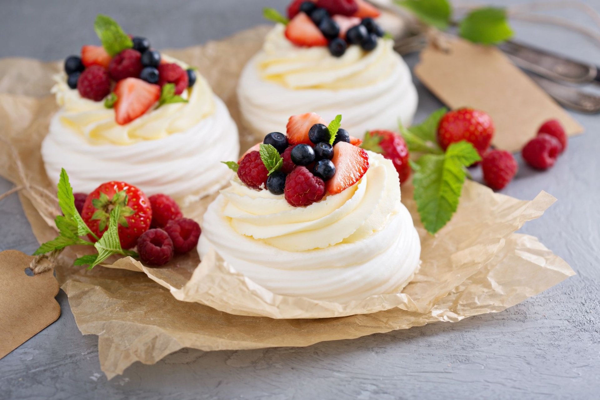 Meringue Blueberry Raspberry Strawberry Berry Fruit Cream Food Wallpaper