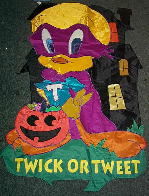 Tweety Bird Halloween Flag Features