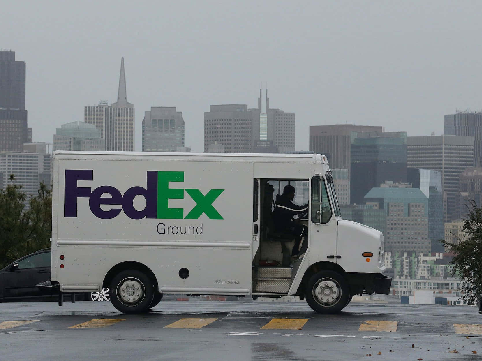 Rev Up Your Shipping With Fedex Wallpaper