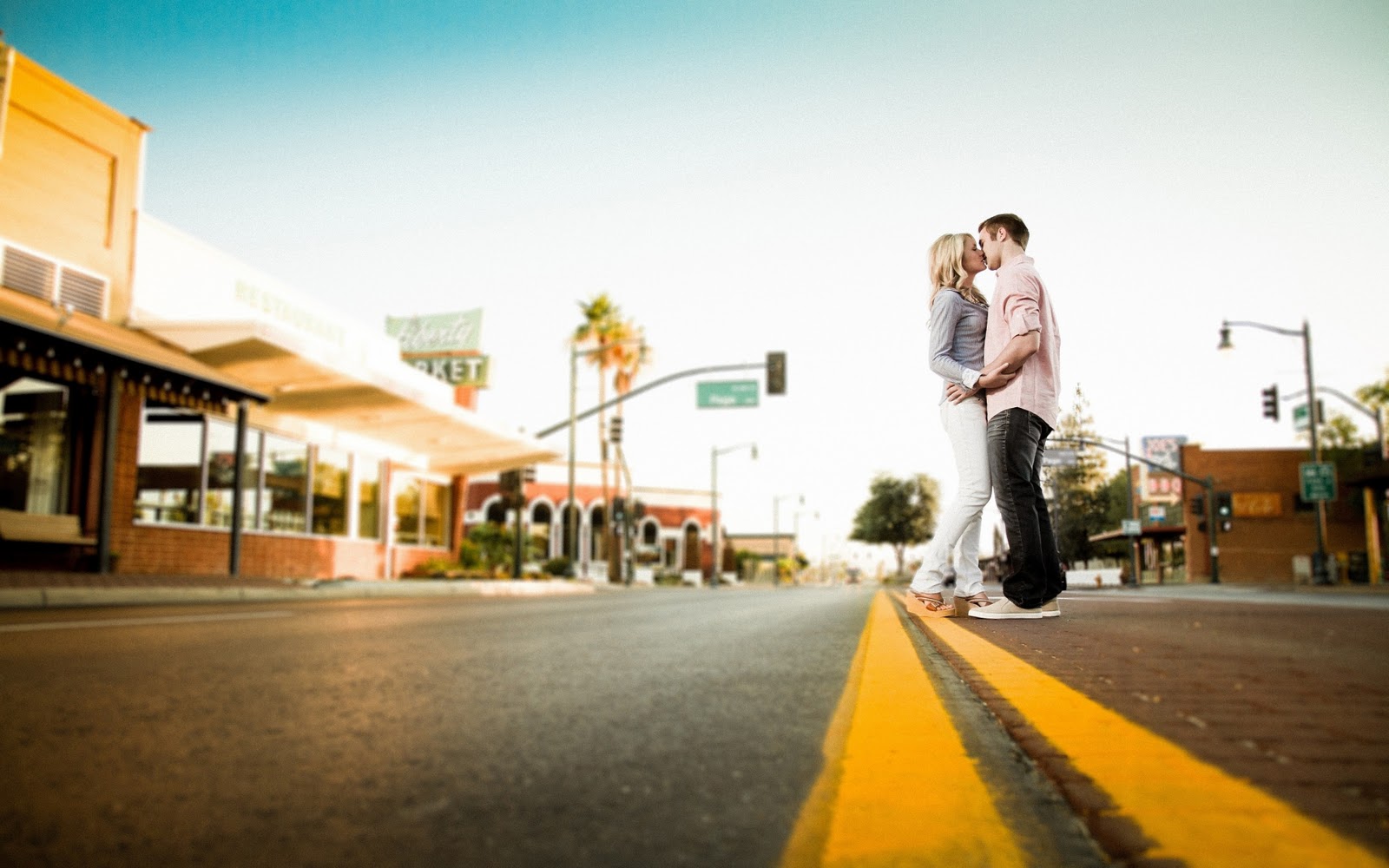 Couple Love Wallpaper