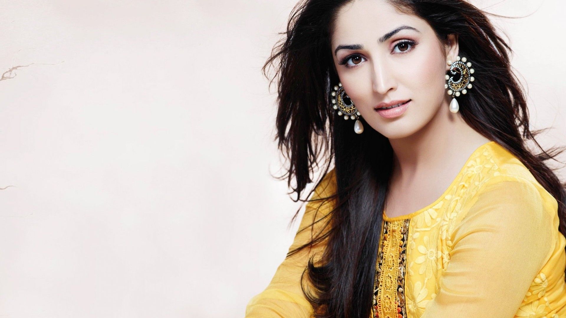 Wonderful bollywood actress hd wallpapers 1366x768 On Windows