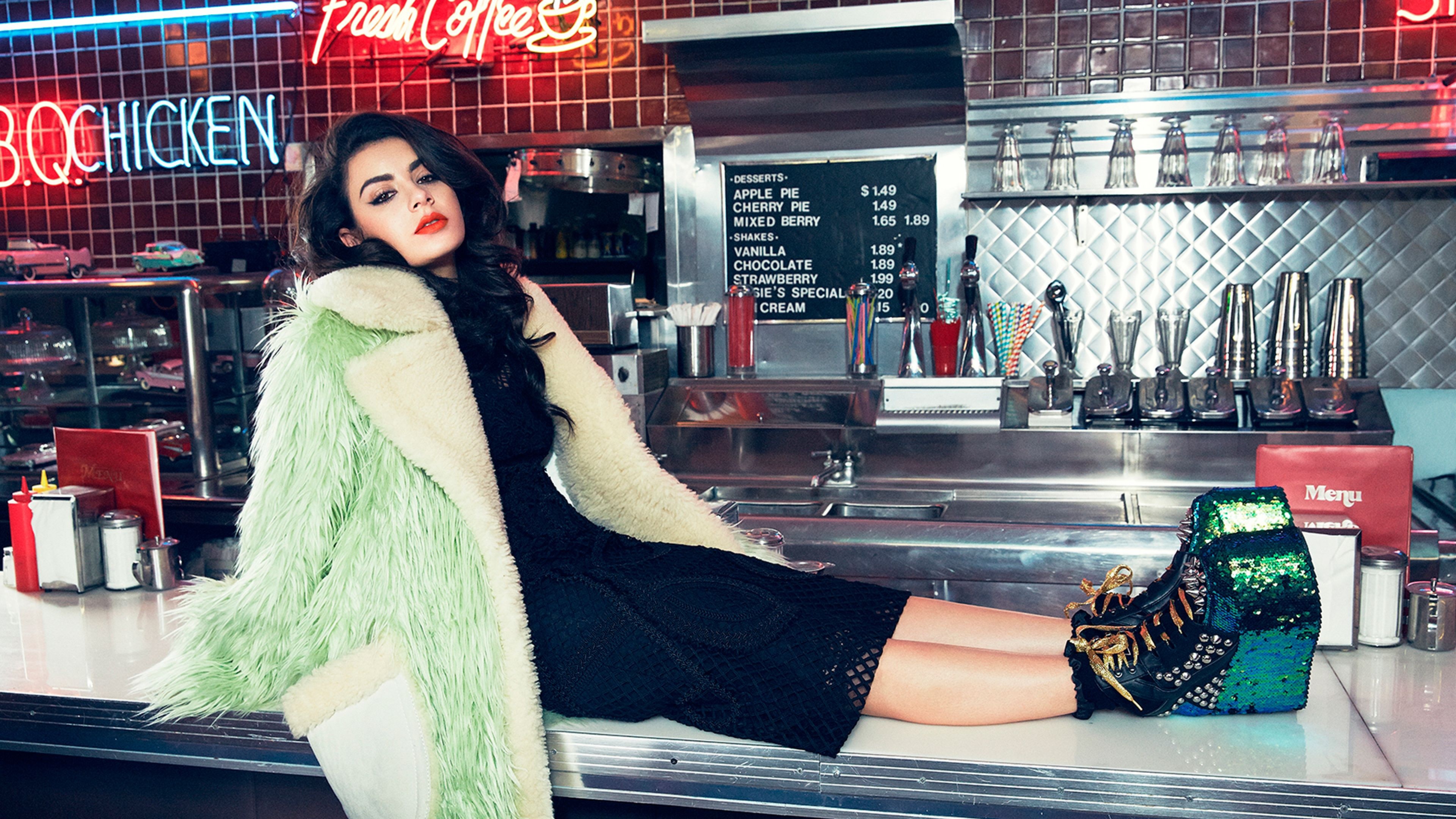 Charli Xcx Wallpaper