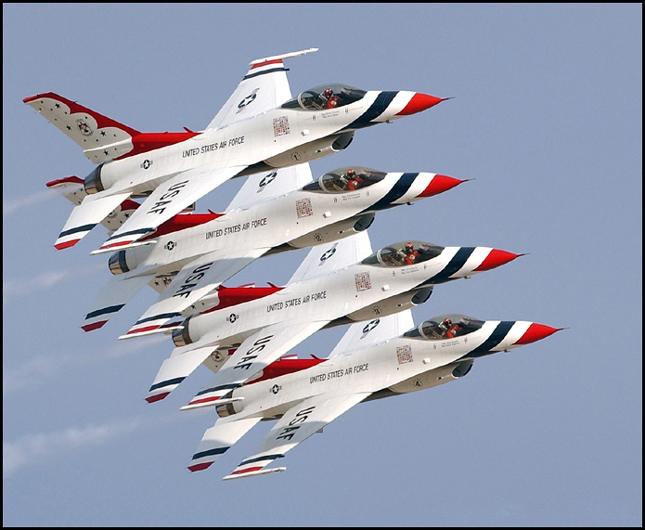 16 Thunderbirds Crash Thunderbirds at nellis afb