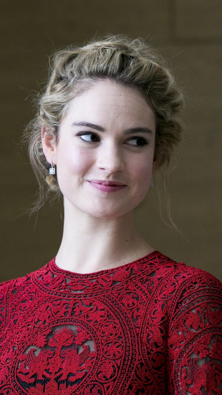 Lily James iPhone 6s Wallpaper