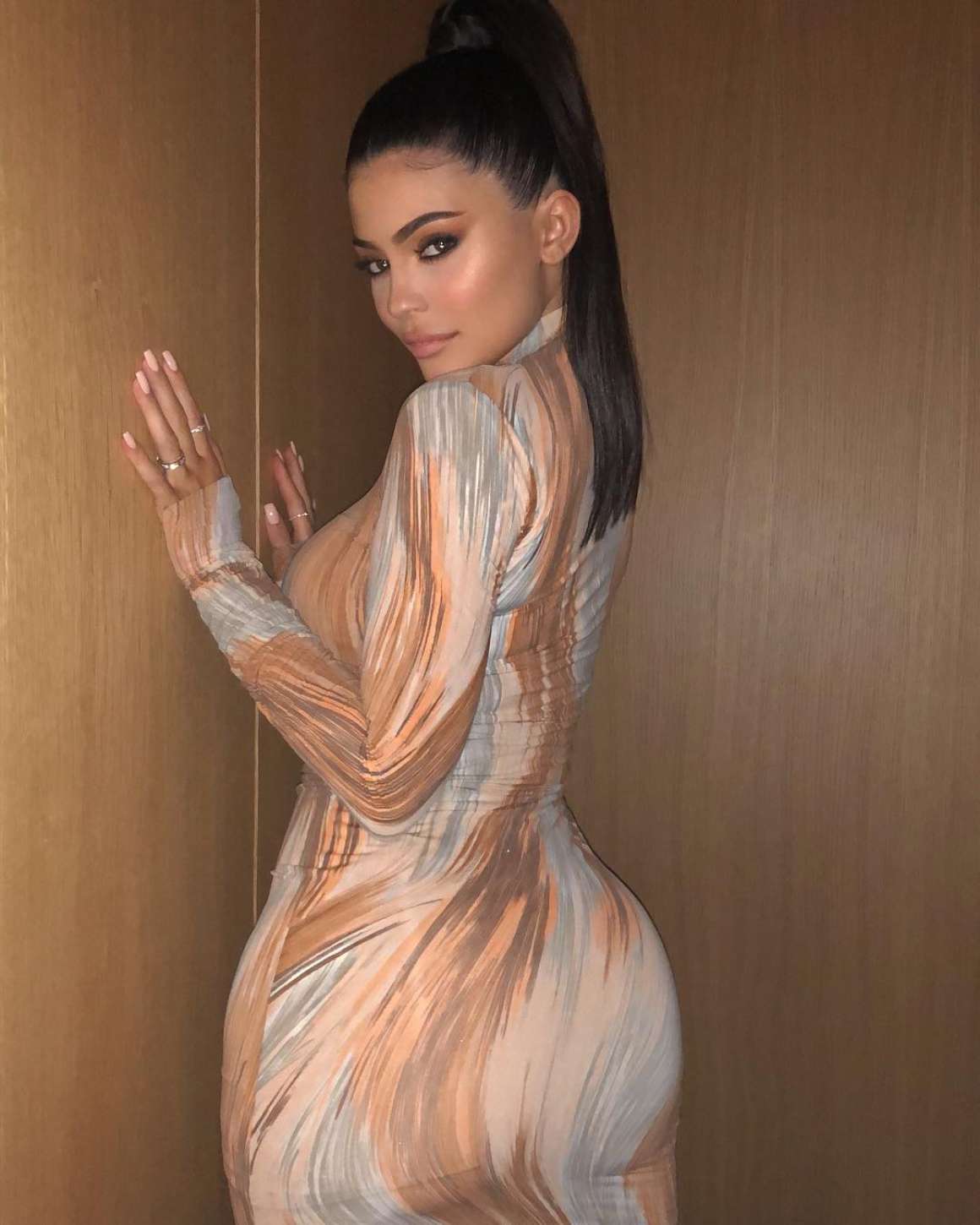 Kylie Jenner Vs Kim Kardashian Ios Mode