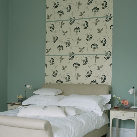 Horizontal Panels Of Bold Print Wallpaper In Bedroom Homes Gardens
