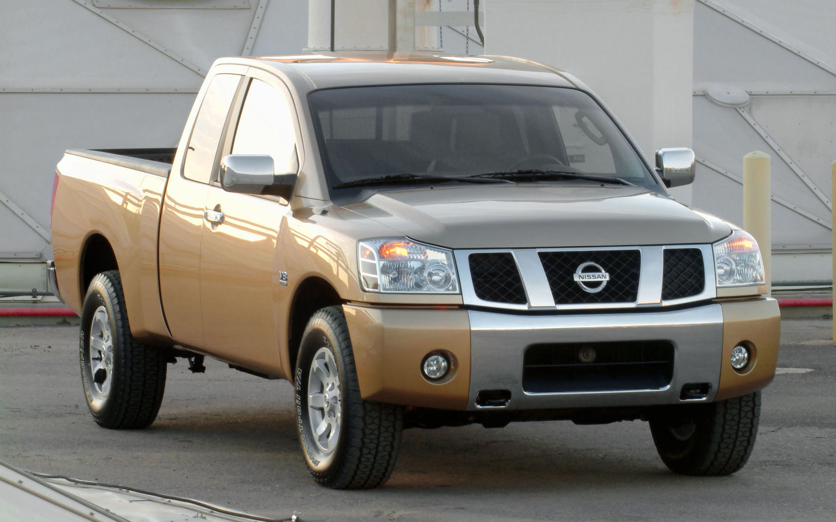 Nissan Titan King Crew Cab Xe Le Se Widescreen