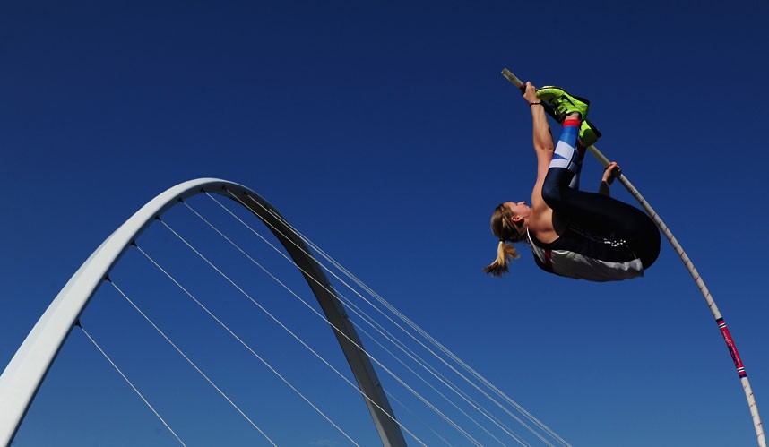 Free download in the Womens Pole Vault with the Millennium Bridge in